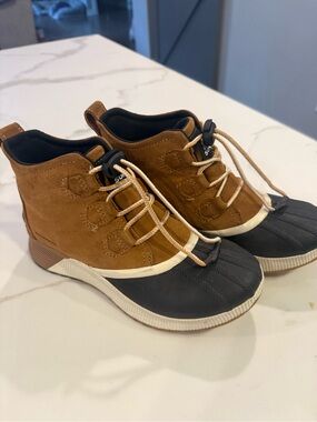 Kids Waterproof Duck Boots in Chestnut and Black